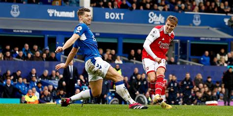 Everton vs. Arsenal Historical Head.